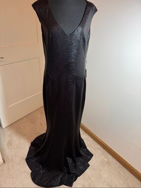 Laundry By Shelli Segal Black Shimmer V-Neck Maxi Gown